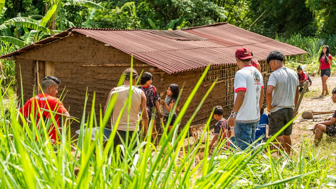 Prefeitura de Paranaguá acompanha reforma da Casa de Reza na Aldeia Indígena Pindoty