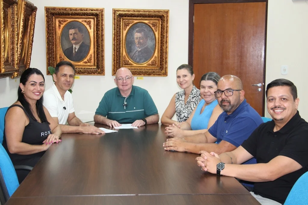 Prefeito Adriano Ramos protocola projeto que pede extinção de termo que trava desenvolvimento da cidade