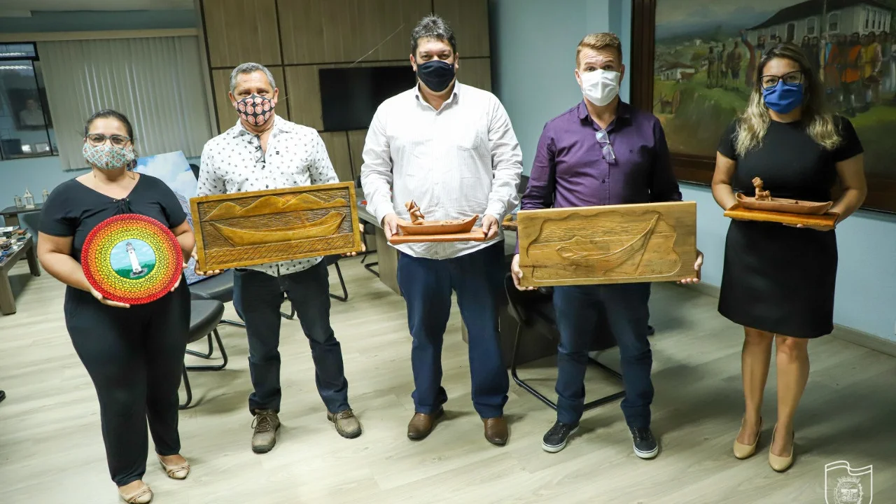 Artesãos entregam obras de arte confeccionadas para o edital Aldir Blanc