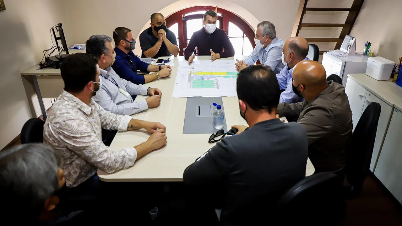 Prefeito recebe visita dos representantes da Coamo
