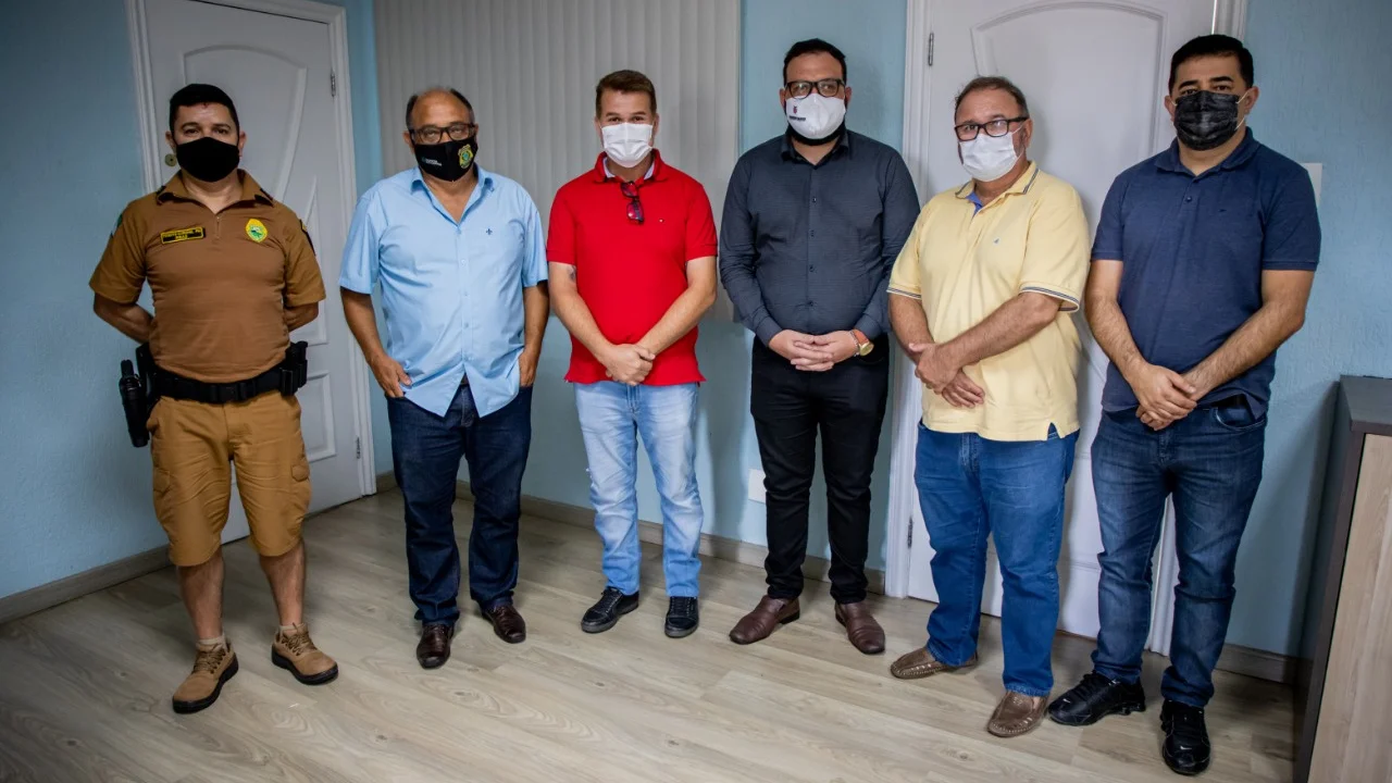 Comitiva visita o complexo Mário Lobo na Ilha dos Valadares