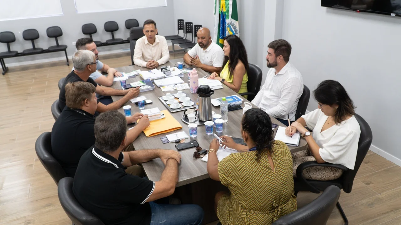 Prefeito Adriano Ramos firma parcerias para a instalação do Centro de Inovação em Paranaguá