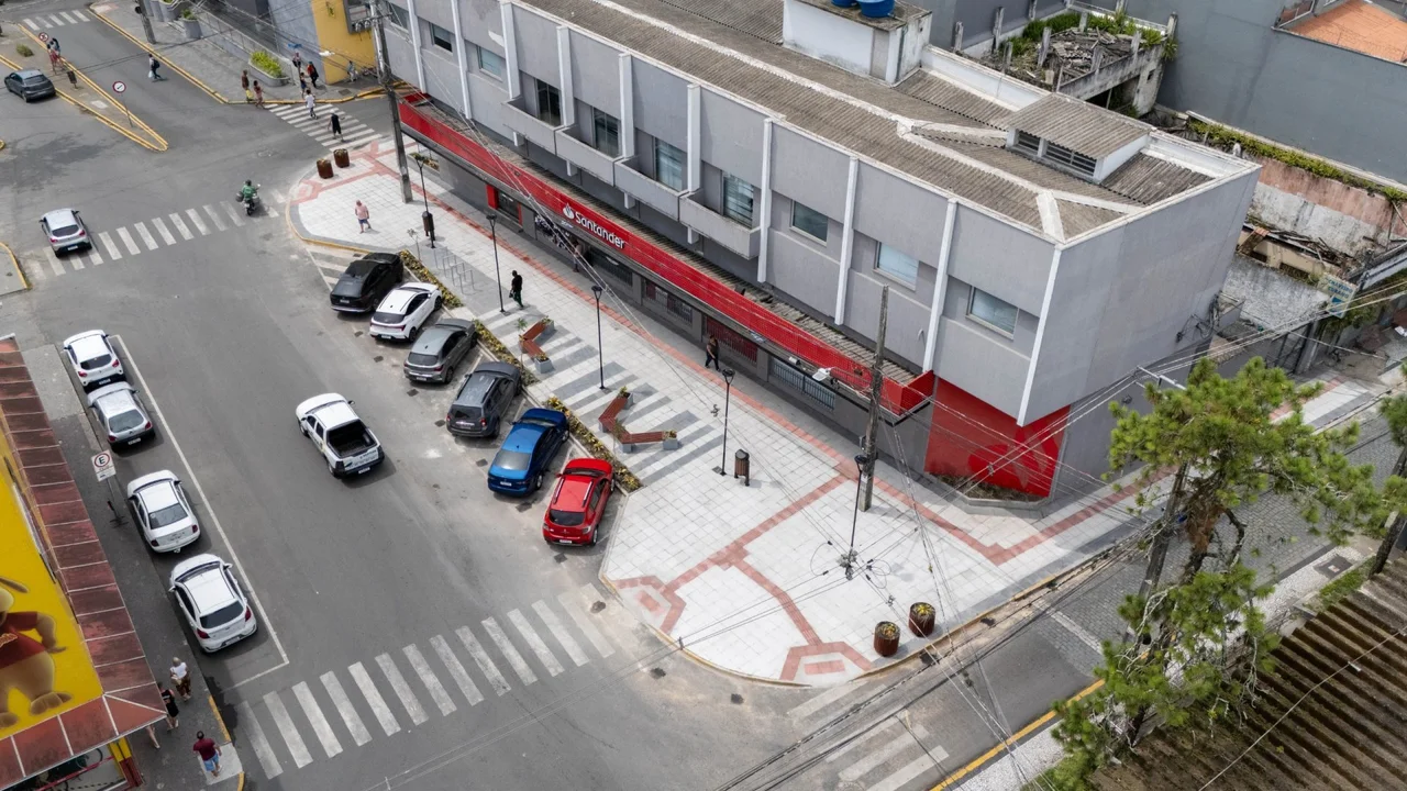 Prefeitura entrega praça revitalizada no Largo Cônego Alcindino e avança na requalificação do Centro Histórico