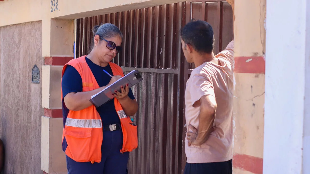 Chuvas: Agentes da Defesa Civil percorrem bairros com objetivo de levar assistência necessária