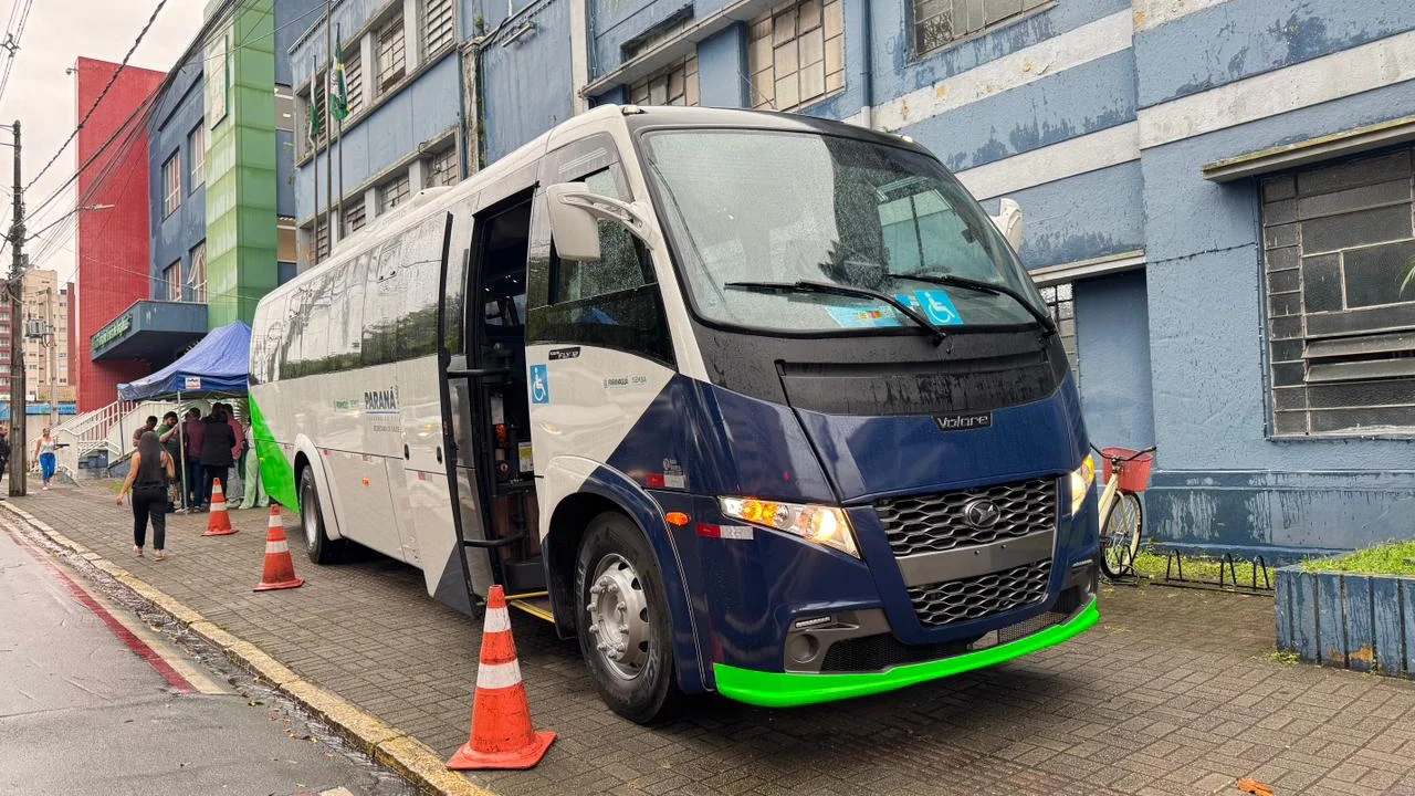 Prefeitura de Paranaguá entrega ônibus para fortalecer o transporte hospitalar