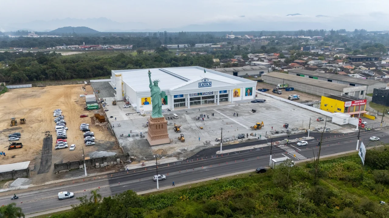 Mercado de trabalho aquecido em Paranaguá com crescimento de mais de 3.000% em encaminhamentos de emprego