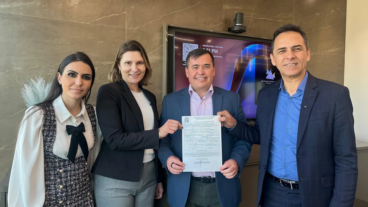 Prefeitura de Paranaguá entrega alvará à Liquipar e fortalece articulação para expansão portuária em reunião estratégica em São Paulo