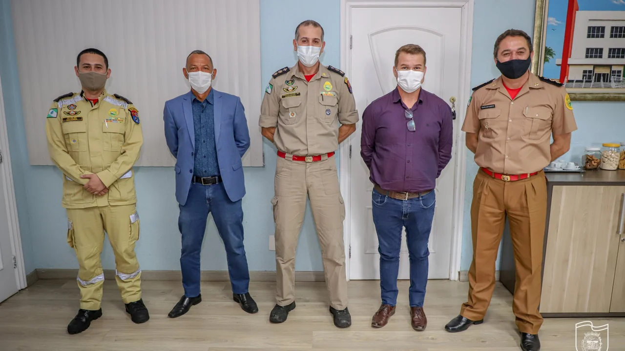 Prefeito recebe visita do comandante do Corpo de Bombeiros