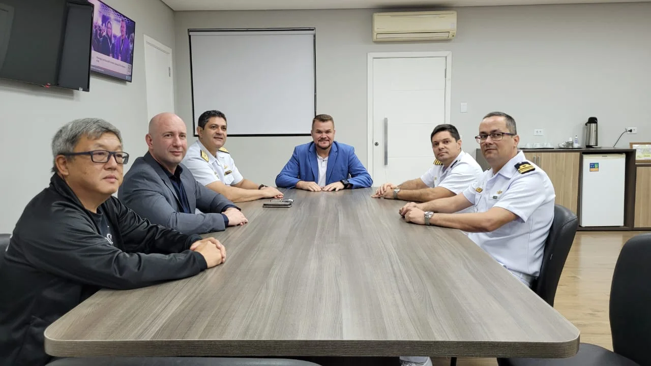 Autoridades debatem a possibilidade de construção da sede do Centro de Hidrografia da Marinha em Paranaguá