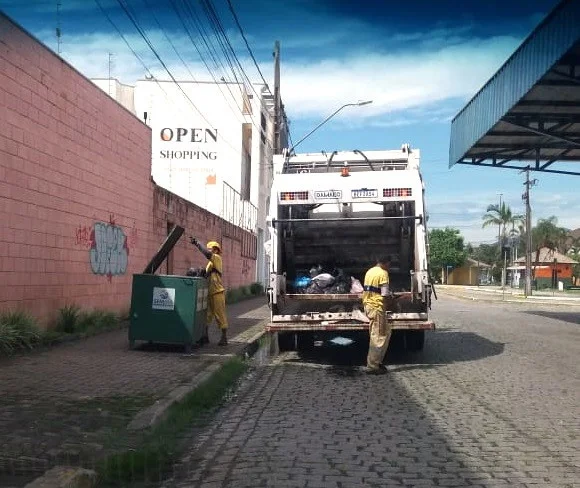 Pontos de manifestação com bloqueios podem afetar coleta de lixo em Paranaguá