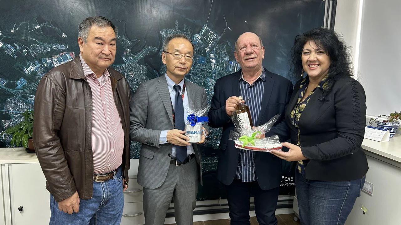 Cônsul-Geral do Japão em Curitiba realiza visita a Paranaguá