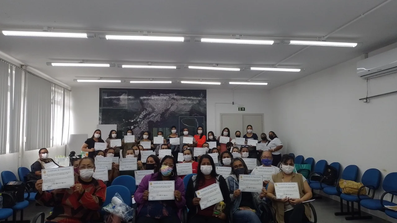 Agentes comunitários de saúde passam por capacitação sobre cobertura vacinal