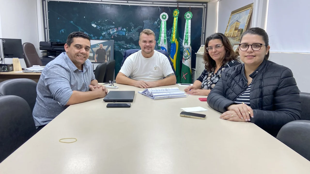 Prefeito Marcelo Roque assina chamamento para novos 47 profissionais da Saúde