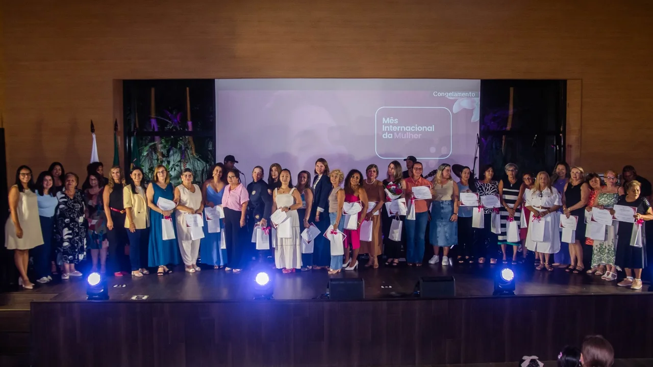 Noite de homenagens e cultura celebra o Dia Internacional da Mulher em Paranaguá