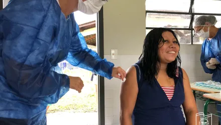 Vacinação na ilha da Cotinga