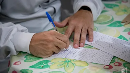 A continuidade da imunização seguirá a data estipulada na carteira de vacinação daqueles que já receberam a primeira dose