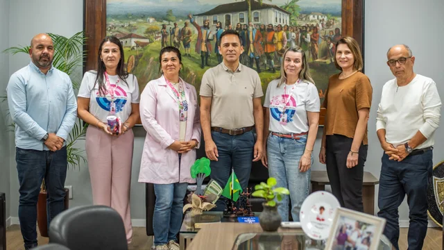 Prefeito Adriano Ramos recebe representantes da Rede Feminina de Combate ao Câncer para tratar da destinação de veículo à instituição