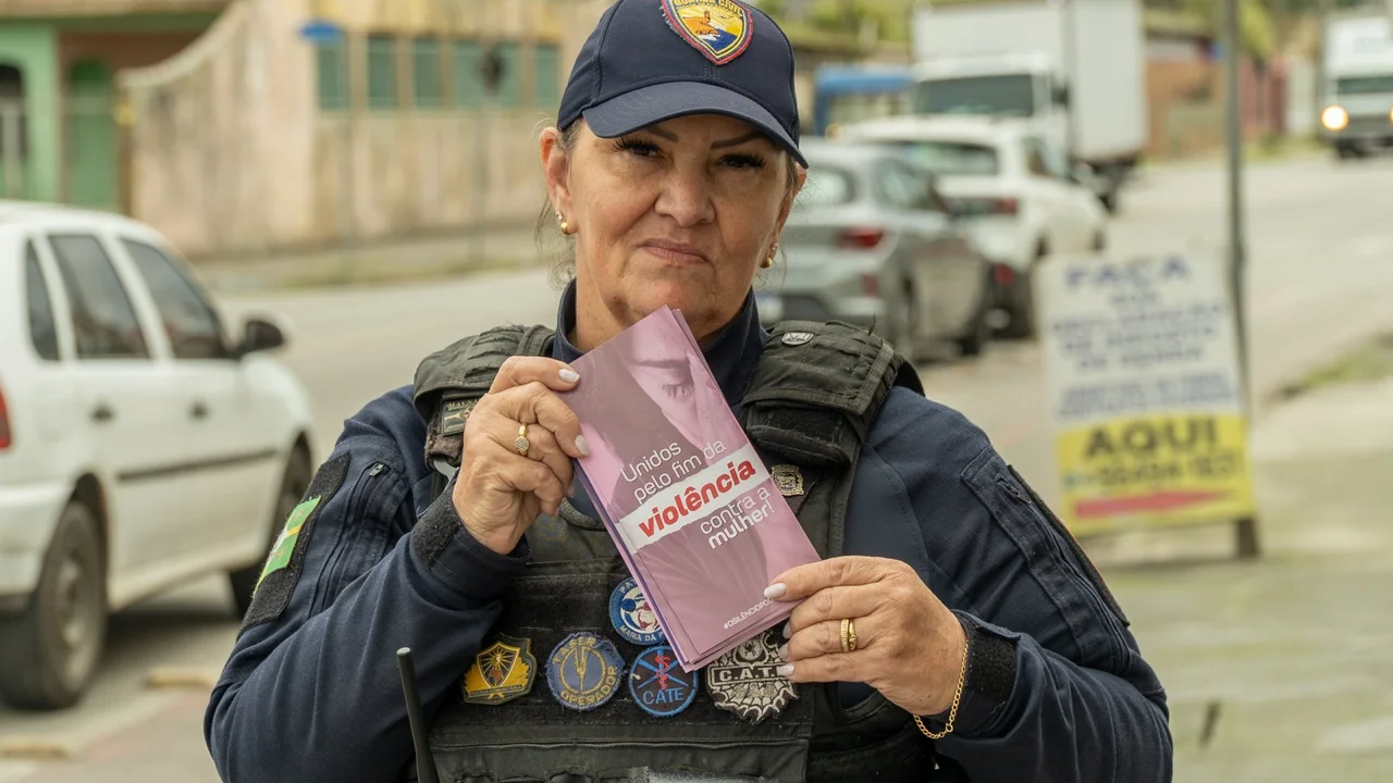Blitz do Agosto Lilás leva informação às mulheres e incentiva a busca por ajuda