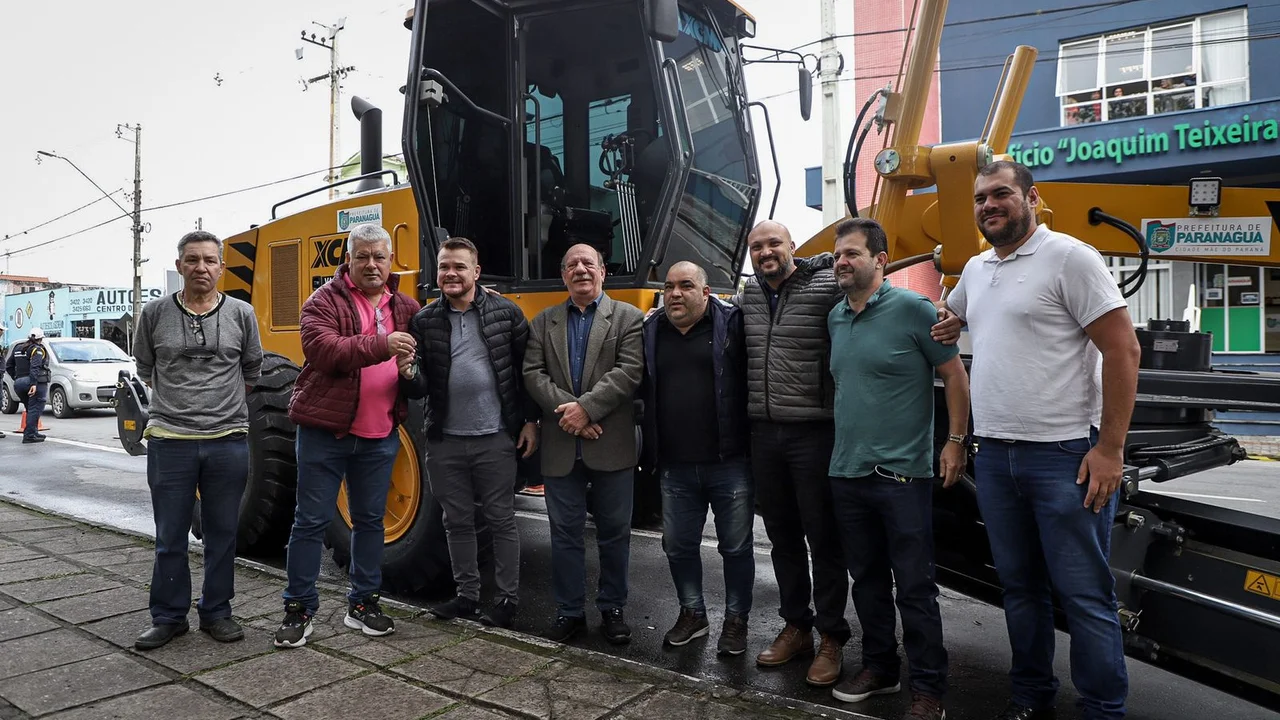 Prefeitura recebe nova motoniveladora