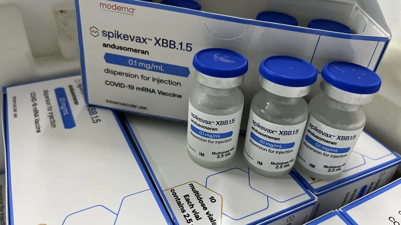 Paranaguá inicia imunização contra Covid-19 com vacina XBB