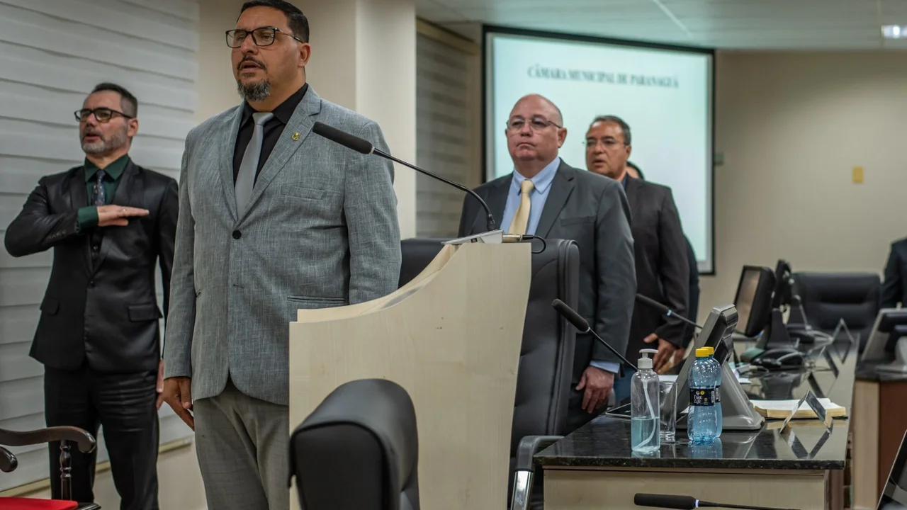 Secretário de Expansão Industrial e Portuária representa a Prefeitura de Paranaguá em solenidade na Câmara de Vereadores