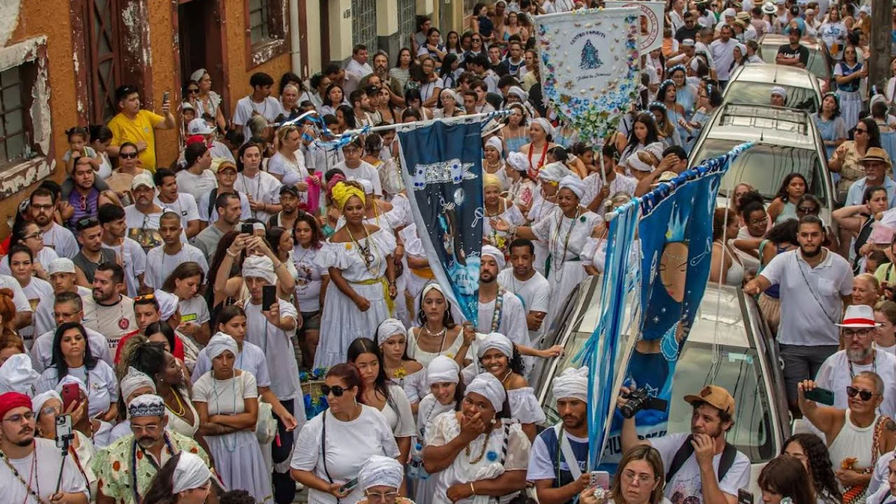 Afoxé movimenta as ruas do centro histórico de Paranaguá