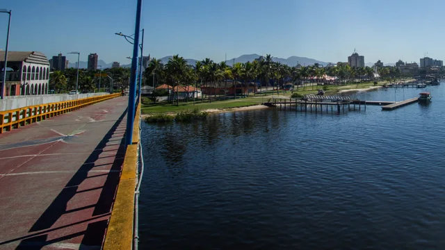 Revitalização da Rua da Praia avança em Paranaguá