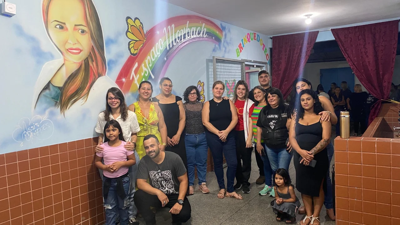 Escola Municipal Nayá Castilho presta homenagem póstuma à professora Flávia Morback
