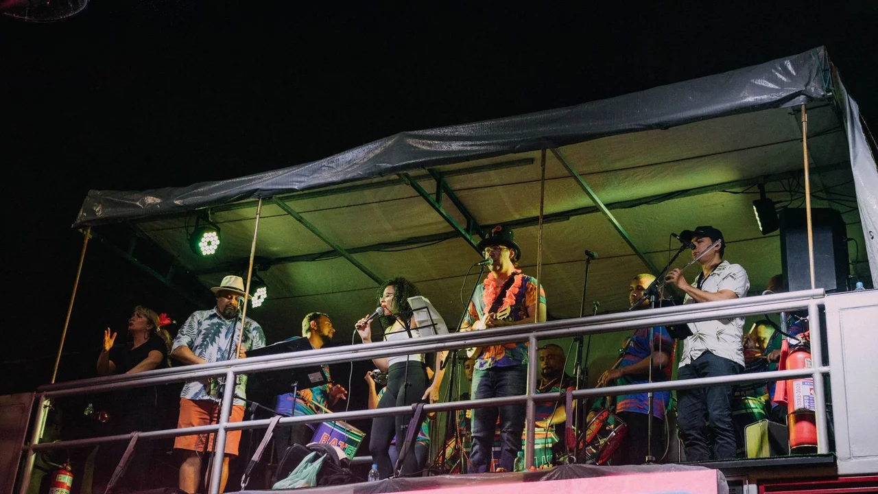 Boca de Fogo e Michelle Reich sacodem segunda noite de Carnaval em Paranaguá