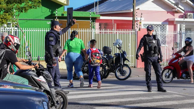 Prefeitura de Paranaguá intensifica campanha educativa de trânsito no retorno às aulas