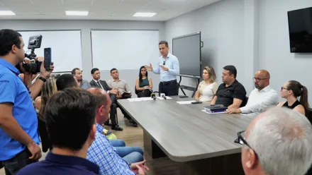 Prefeito quer resposta rápida para demora no atendimento da UPA - Foto: Cleverson Ferreira