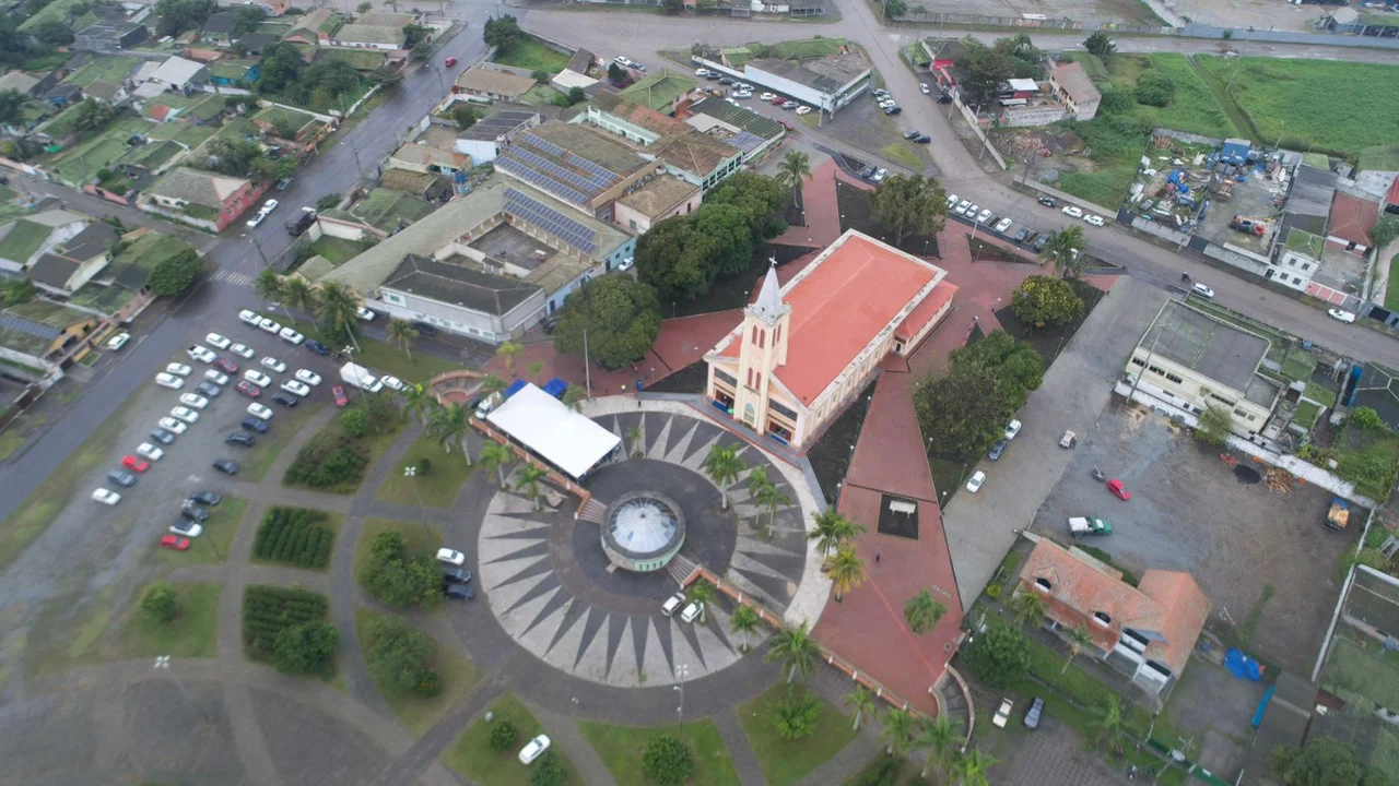 #375anosdeParanaguá Praça Thomas Sheehan é revitalizada
