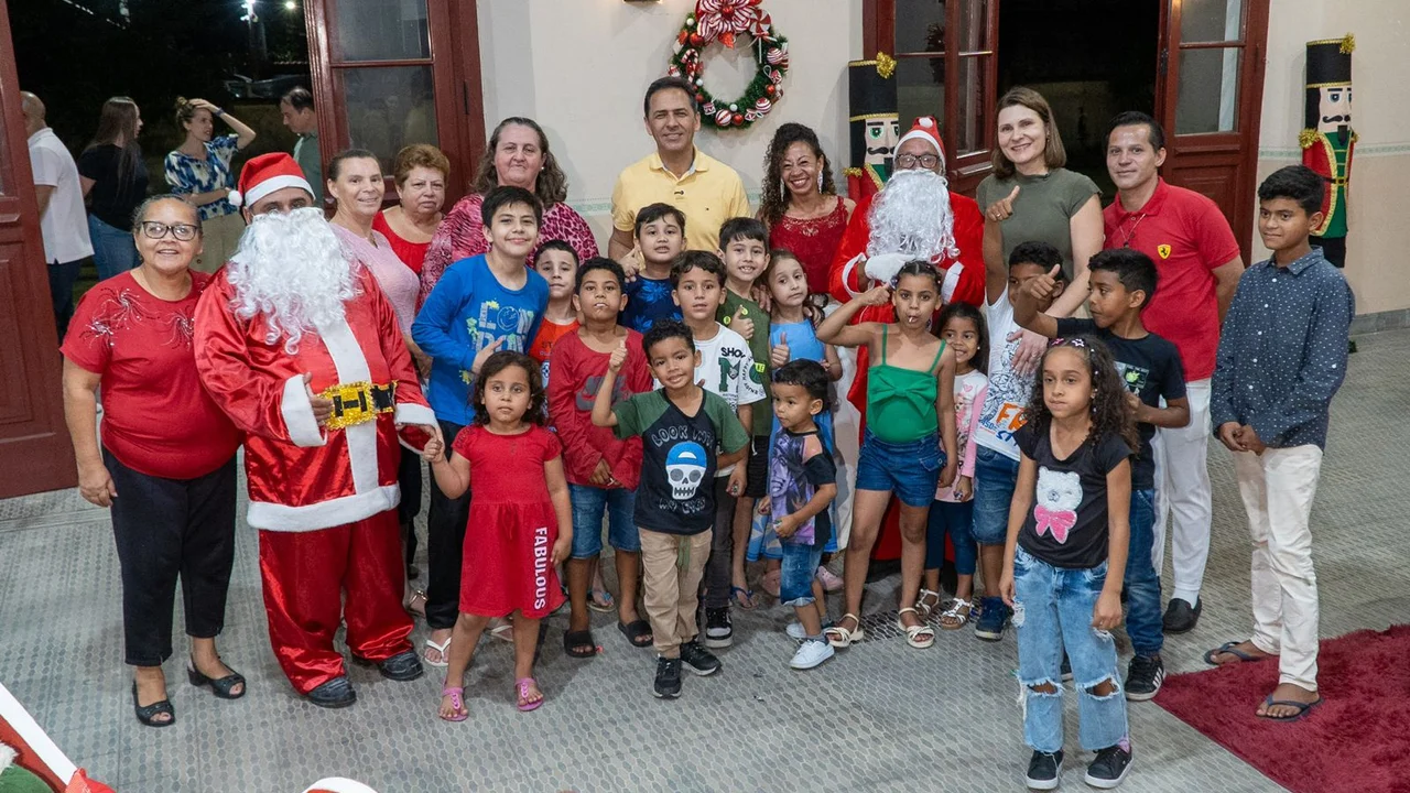 Abertura do Natal Solidário do Provopar encanta famílias na Estação Ferroviária