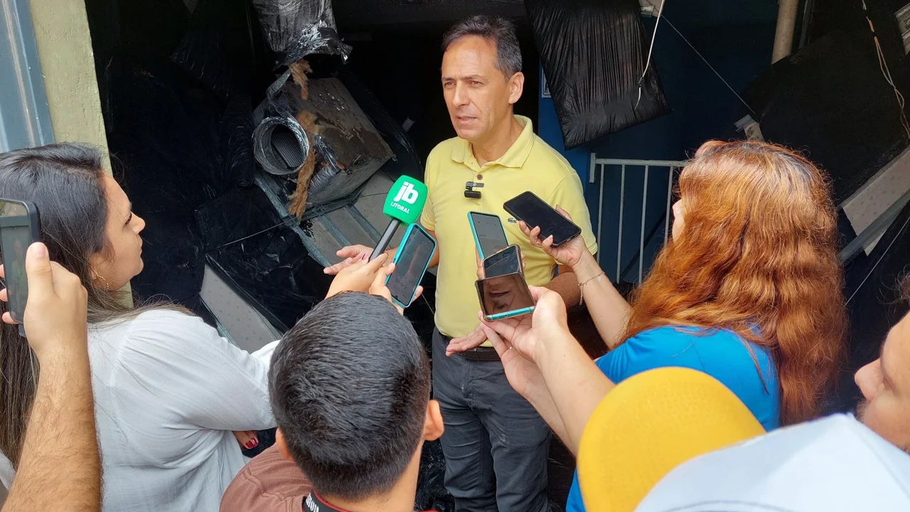 Sucateado e oferecendo risco ao público, Teatro Municipal Rachel Costa é interditado pela Prefeitura