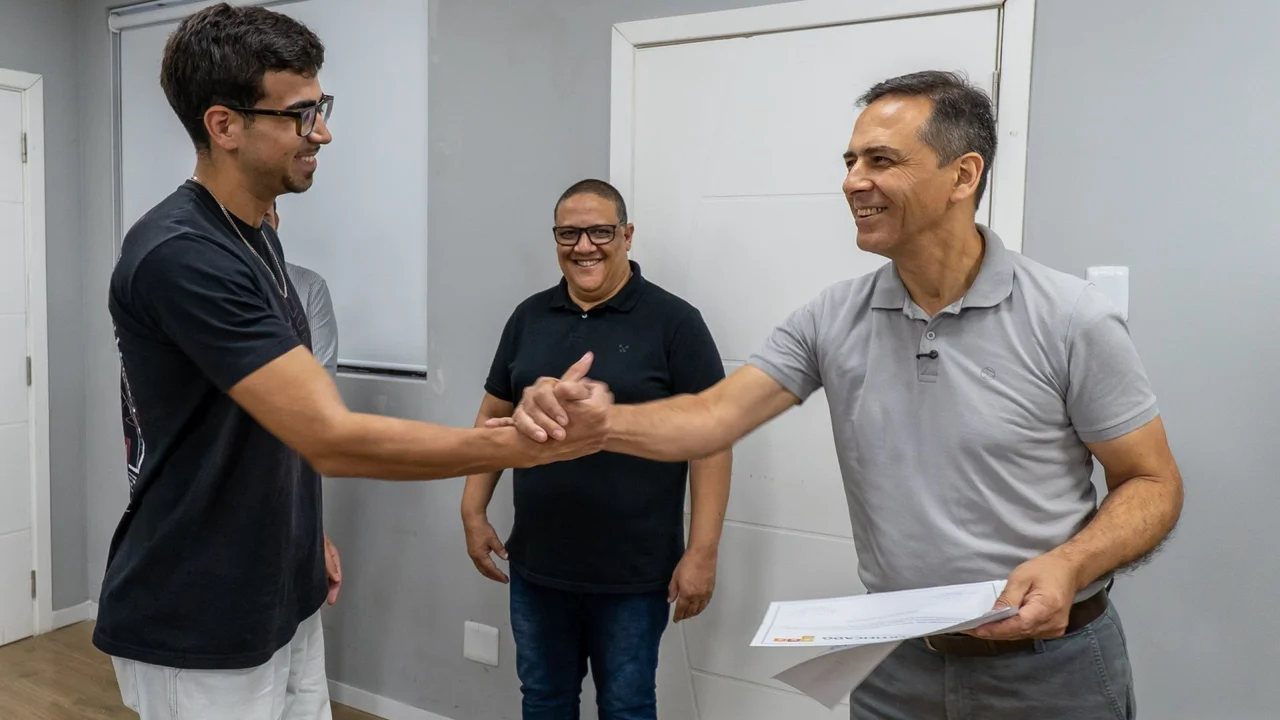 Formandos do curso de operação de drone recebem certificados